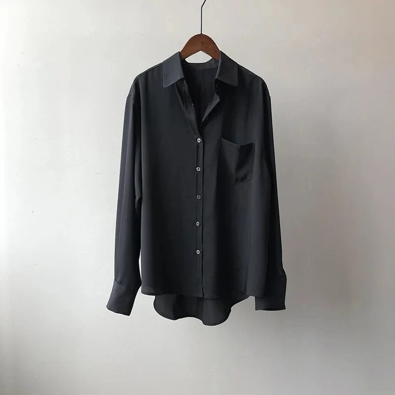 Riley – Blouse with Fluid Elegance