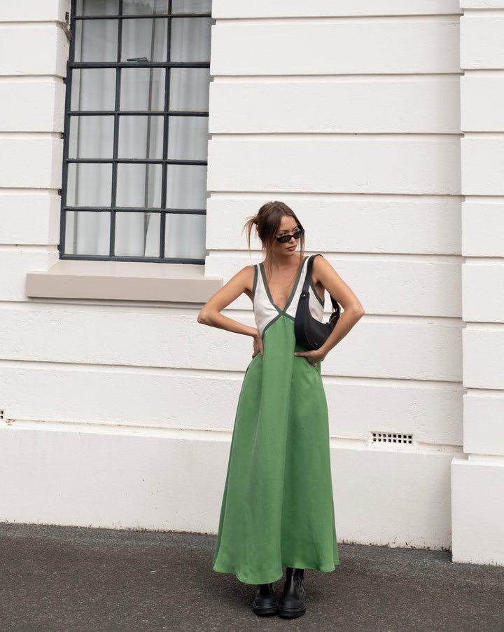 Laken – Lightweight V-Neck Maxi Dress