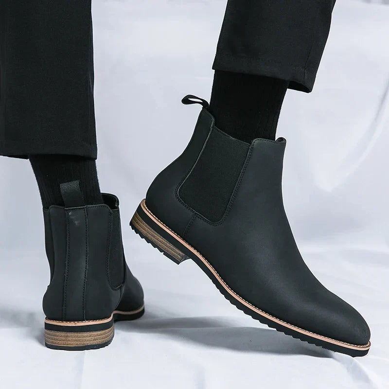 FINNIAN - MINIMALIST LEATHER CHELSEA BOOTS 3