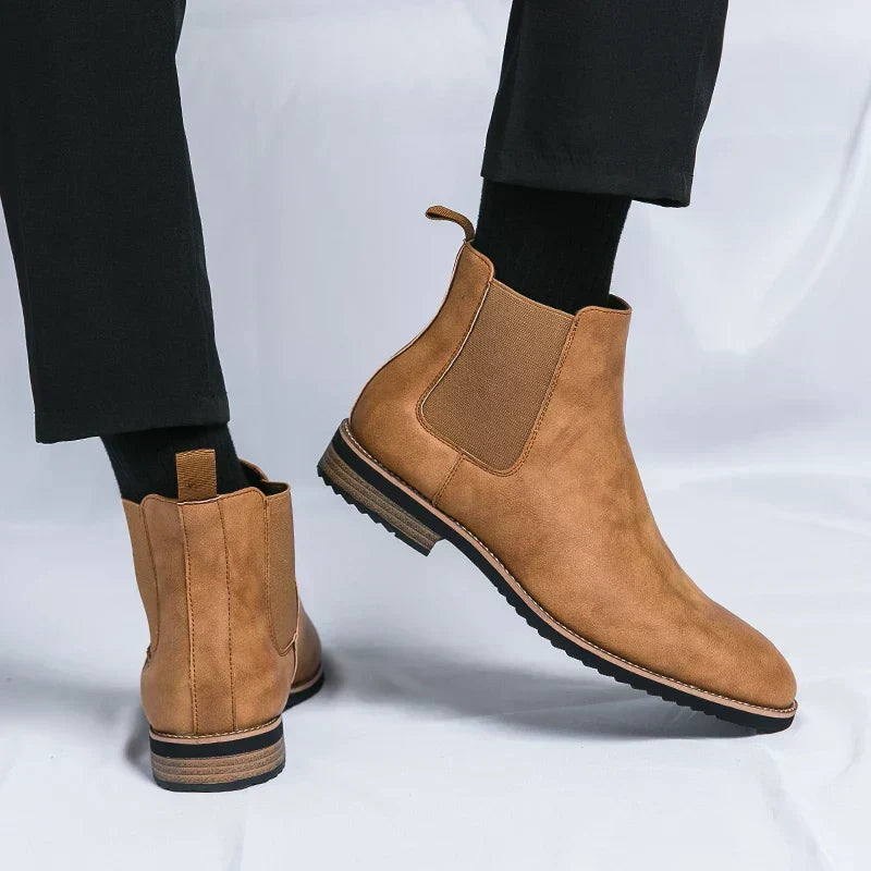 FINNIAN - MINIMALIST LEATHER CHELSEA BOOTS 4