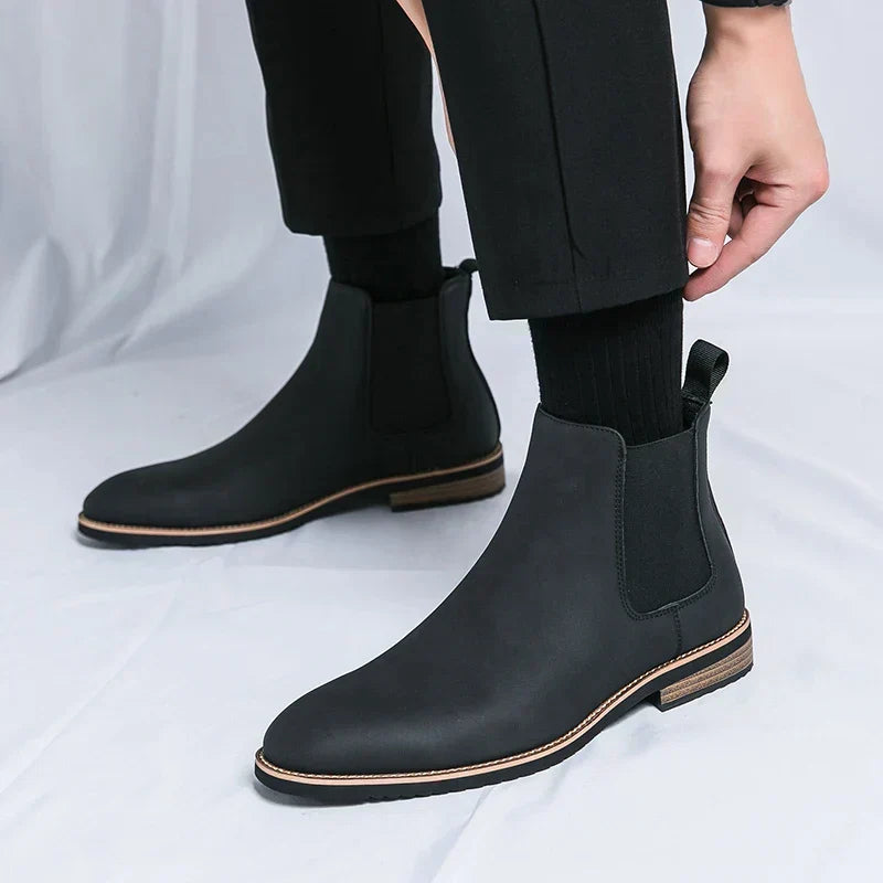 FINNIAN - MINIMALIST LEATHER CHELSEA BOOTS 6