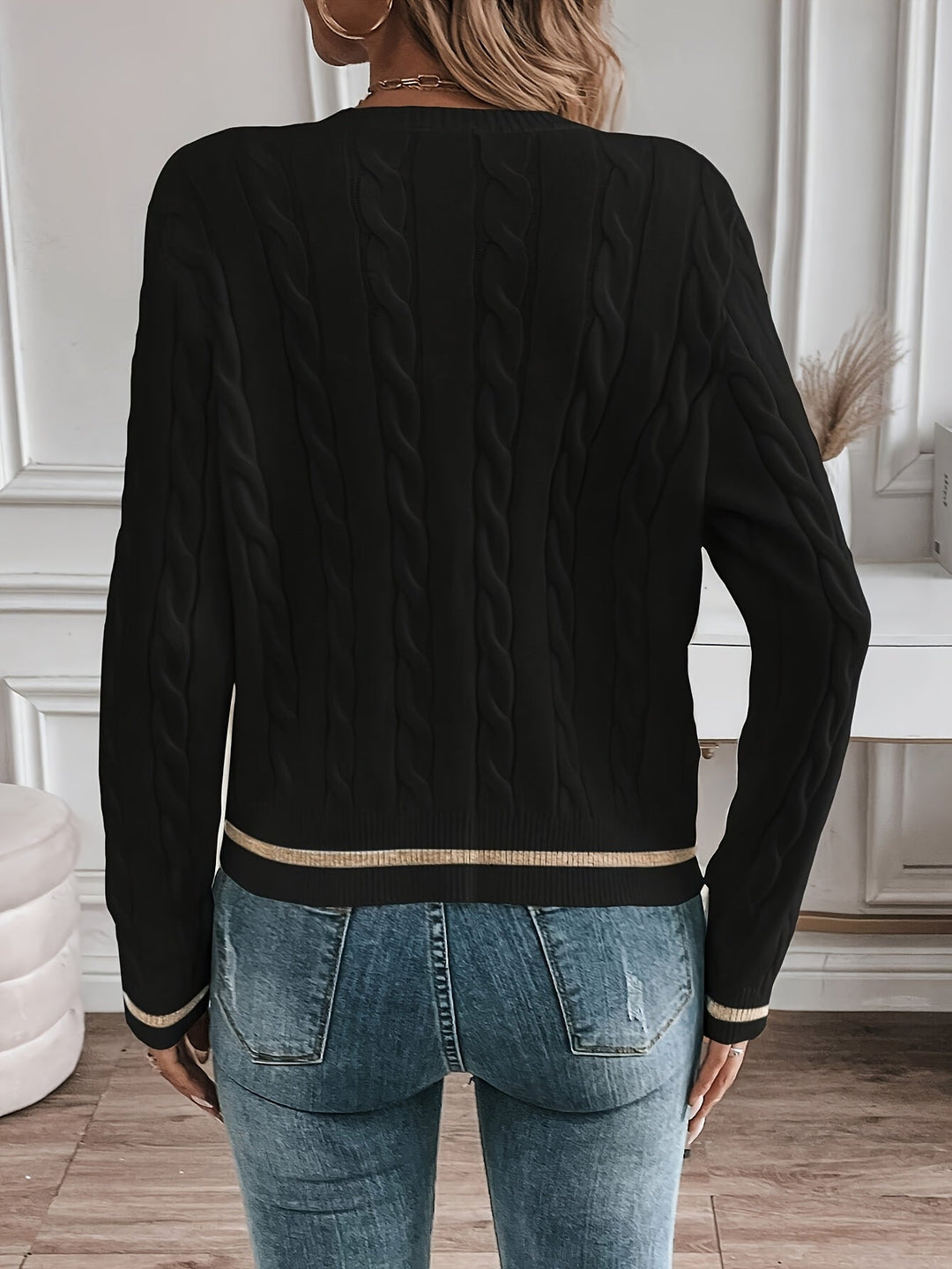 Women's Cropped Cable Knit Cardigan – Detail View