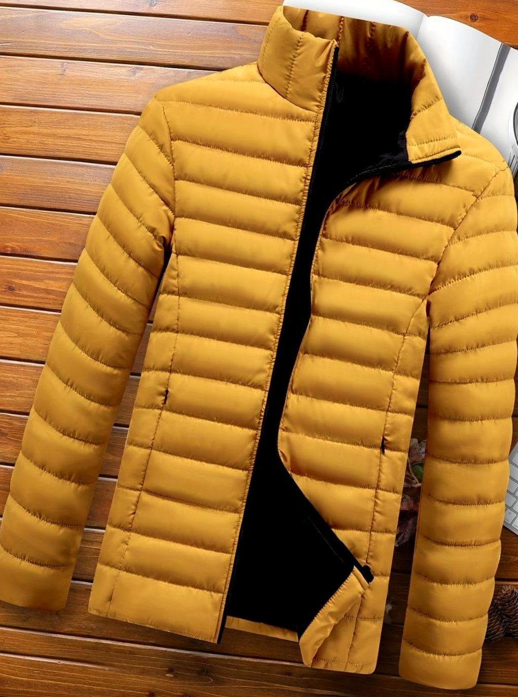 Men's Lightweight Puffer Jacket – Detail View