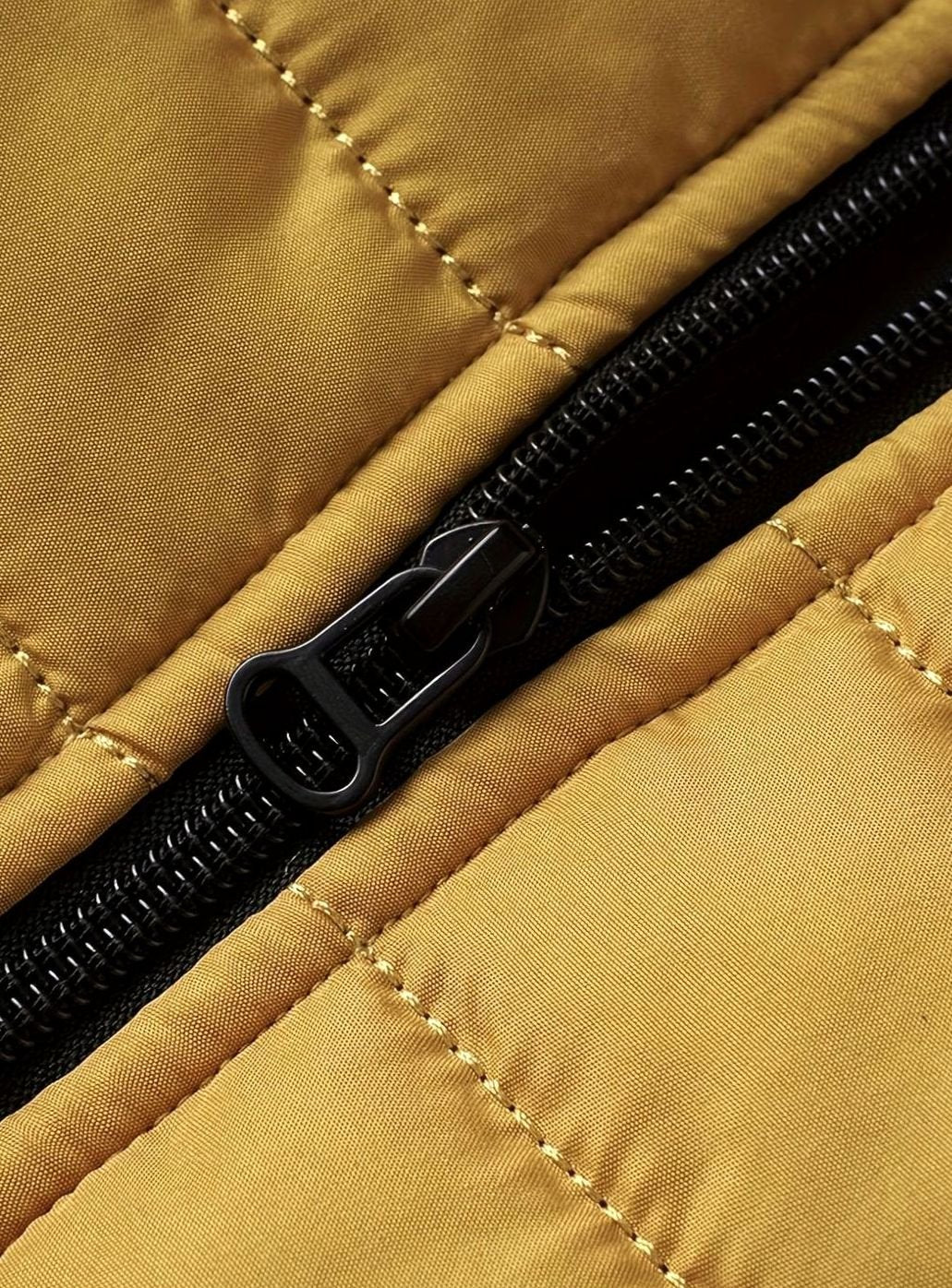 Men's Lightweight Puffer Jacket – Detail View