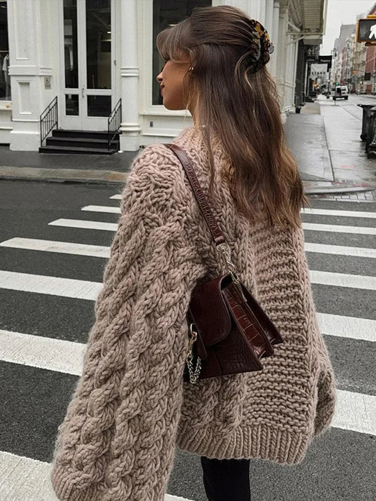 LISA | WOMEN'S OVERSIZED SWEATER CABLE KNIT 4