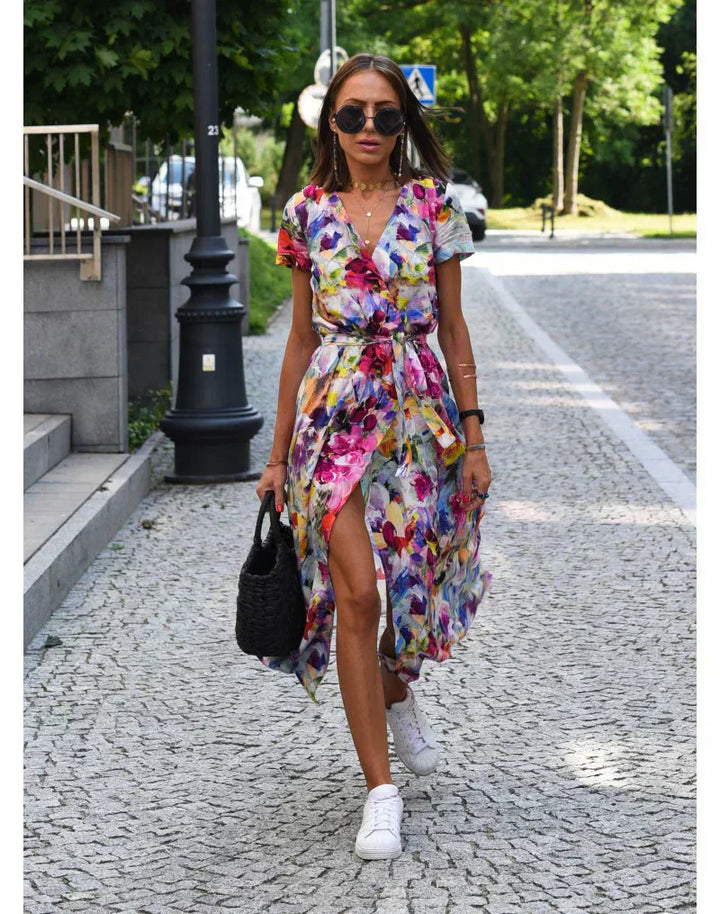 Suzanne – Elegant dress with V-neck