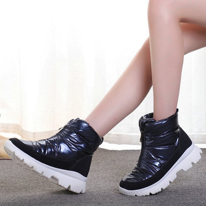 Women's Puffer Zip Up Snow Boots – Detail View
