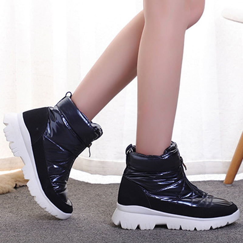 Women's Puffer Zip Up Snow Boots – Detail View