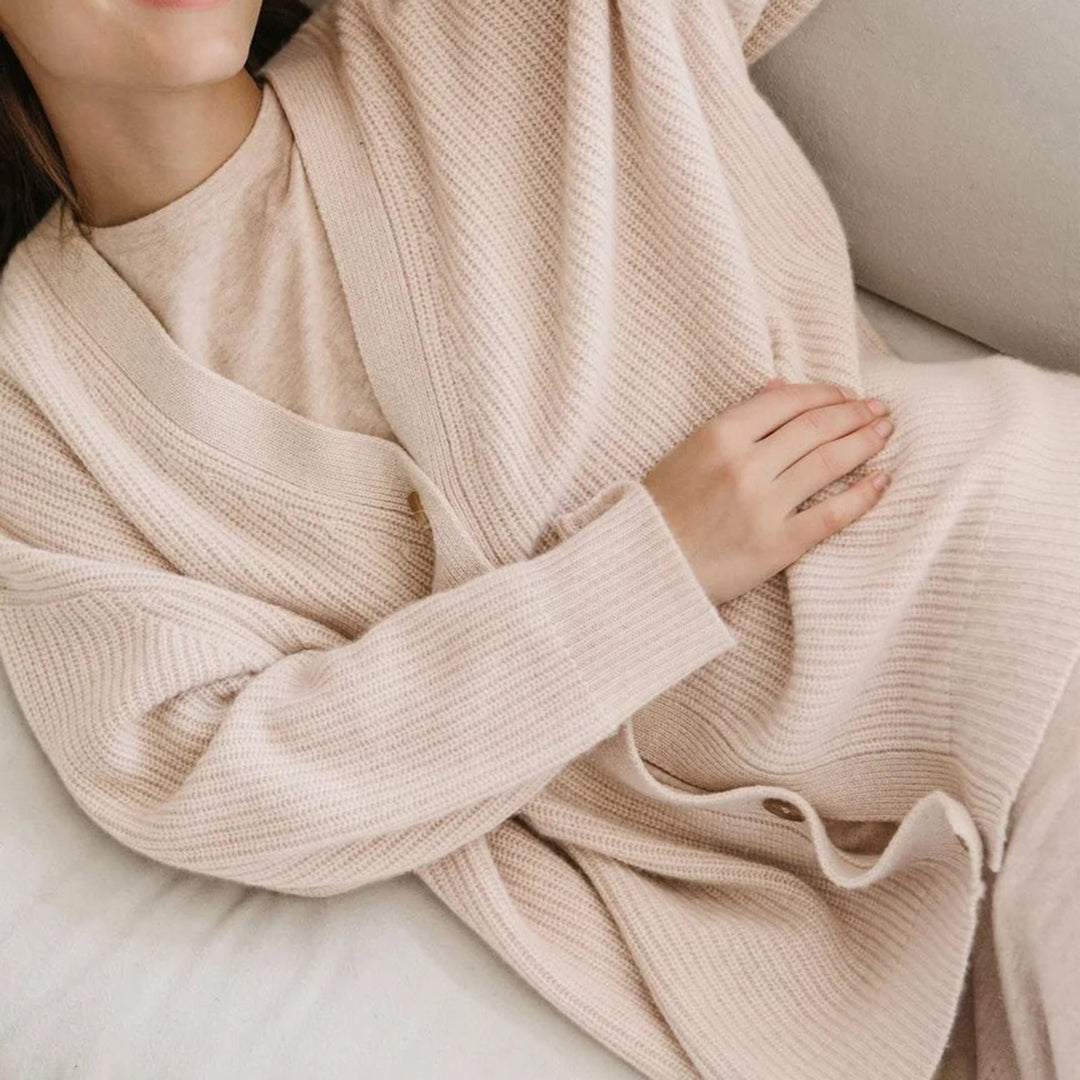 Women's Oversized Knit Cardigan – Detail View